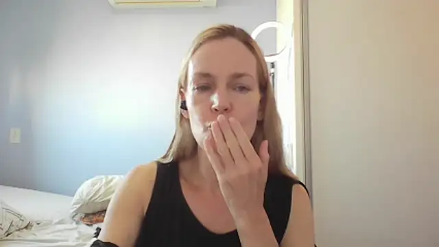 Snapshot of Annylove1 chatting on February 17, 2026, 10:45 am Annylove1 online show from February 17, 2026, 10:45 am