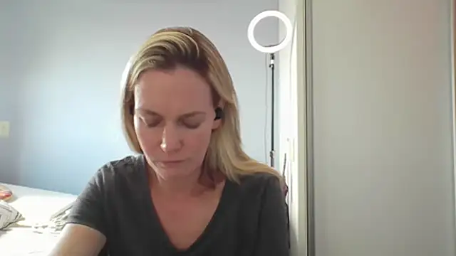 Snapshot of Annylove1 chatting on February 13, 2026, 4:51 pm Annylove1 online show from February 13, 2026, 4:51 pm