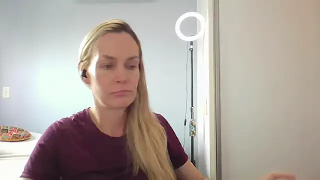 Snapshot of Annylove1 chatting on February 6, 2026, 12:34 pm Annylove1 online show from February 6, 2026, 12:34 pm