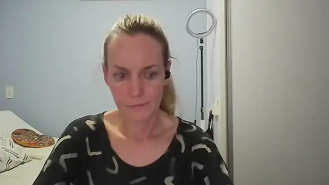 Snapshot of Annylove1 chatting on February 8, 2026, 12:30 am Annylove1 online show from February 8, 2026, 12:30 am