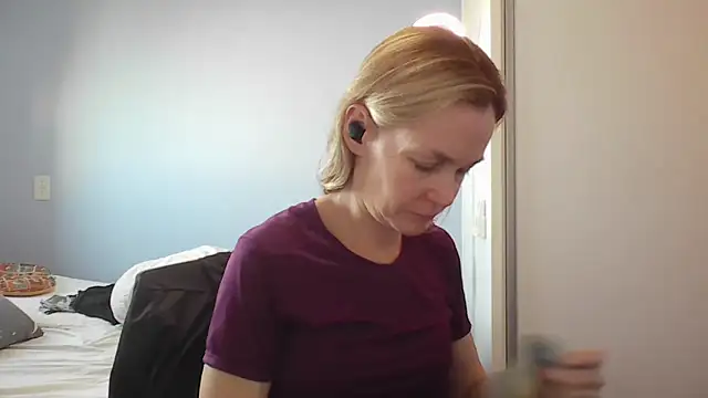 Annylove1 online show from April 6, 2026, 10:49 am