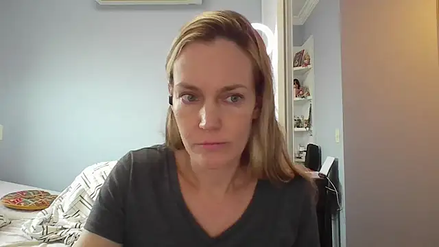 Snapshot of Annylove1 chatting on February 10, 2026, 10:47 am Annylove1 online show from February 10, 2026, 10:47 am