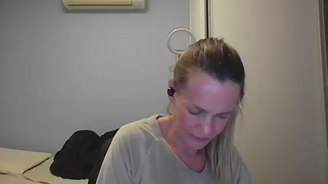 Annylove1 online show from November 21, 2025, 12:20 am