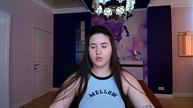 Roxie Bradley online show from March 14, 2025, 12:51 pm