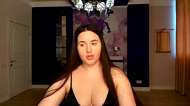 Roxie Bradley online show from March 17, 2025, 7:02 am