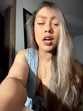 Snapshot of Im_sophiie chatting on February 21, 2026, 6:26 am Im sophiie online show from February 21, 2026, 6:26 am