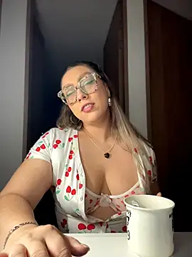 Snapshot of Im_sophiie chatting on February 10, 2026, 6:56 am Im sophiie online show from February 10, 2026, 6:56 am