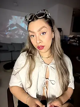 Snapshot of Im_sophiie chatting on February 22, 2026, 6:49 am Im sophiie online show from February 22, 2026, 6:49 am