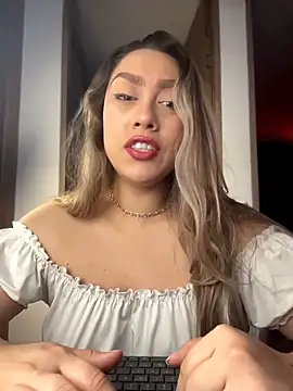 Snapshot of Im_sophiie chatting on March 1, 2026, 6:46 am Im sophiie online show from March 1, 2026, 6:46 am