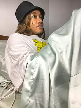  yisela  online show from November 16, 2025, 3:44 am