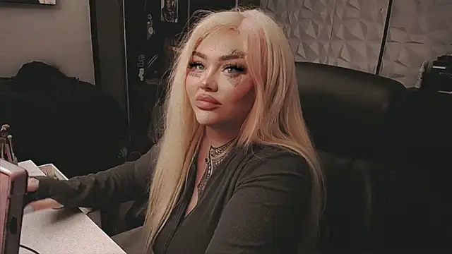 sheylagoddess11 online show from December 17, 2025, 3:00 am