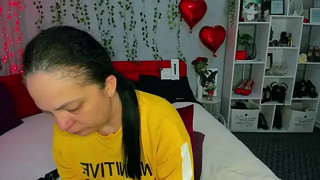 DarlingMilf online show from April 10, 2026, 4:58 pm