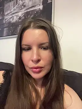 Snapshot of angeladarkk chatting on July 6, 2026, 11:28 am angeladarkk online show from July 6, 2026, 11:28 am
