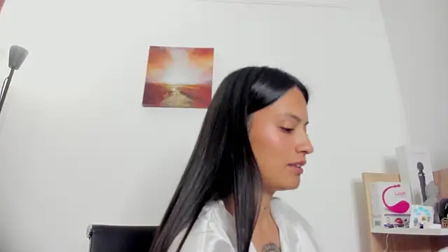 Snapshot of nia__white chatting on July 5, 2026, 4:19 am nia white online show from July 5, 2026, 4:19 am