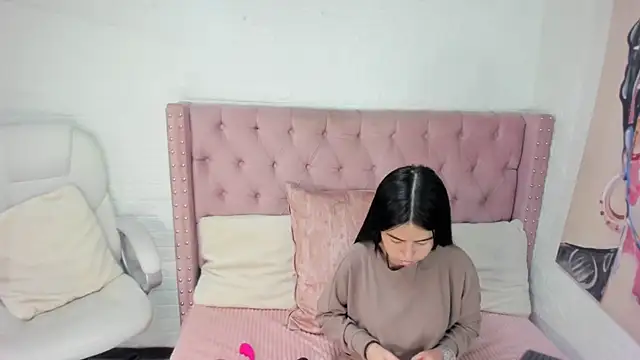 Snapshot of ArianaSmith69 chatting on February 22, 2025, 2:30 pm ArianaSmith69 online show from February 22, 2025, 2:30 pm
