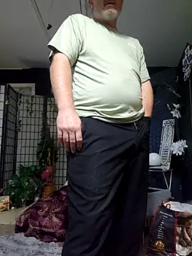 Snapshot of Hotredheadandtoungelasher chatting on October 30, 2025, 6:23 am Hotredheadandtoungelasher online show from October 30, 2025, 6:23 am