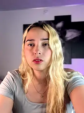 Irisweet  online show from September 13, 2025, 11:16 pm