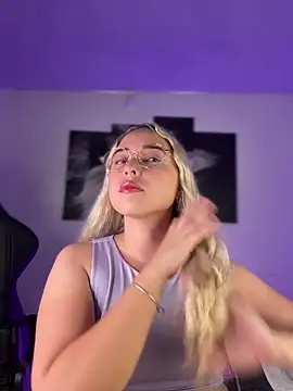 Irisweet  online show from November 27, 2025, 10:43 pm