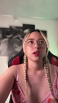 Irisweet  online show from February 6, 2026, 10:28 pm