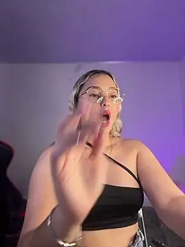 Irisweet  online show from January 11, 2026, 7:10 pm