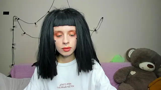 FlowerOfSin2001 online show from September 14, 2025, 5:57 pm