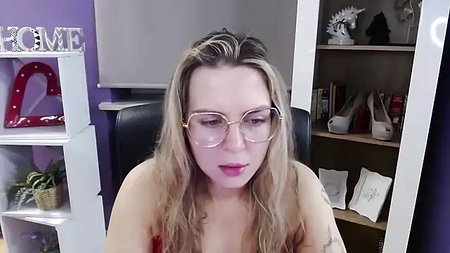 Zoey Erotic online show from November 26, 2025, 5:29 am