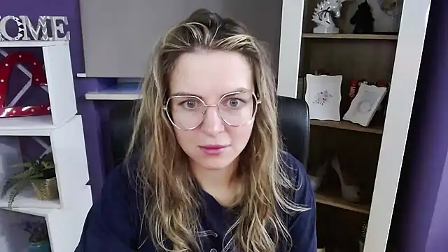 Zoey Erotic online show from November 17, 2025, 6:17 am