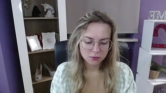 Zoey Erotic online show from October 2, 2025, 4:27 am