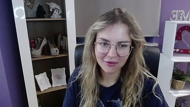 Zoey Erotic online show from September 19, 2025, 4:27 am