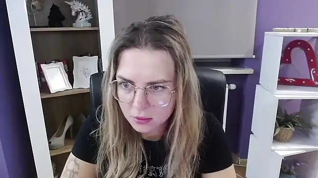 Zoey Erotic online show from October 3, 2025, 4:25 am