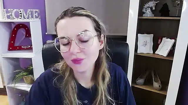 Zoey Erotic online show from December 17, 2025, 6:18 am