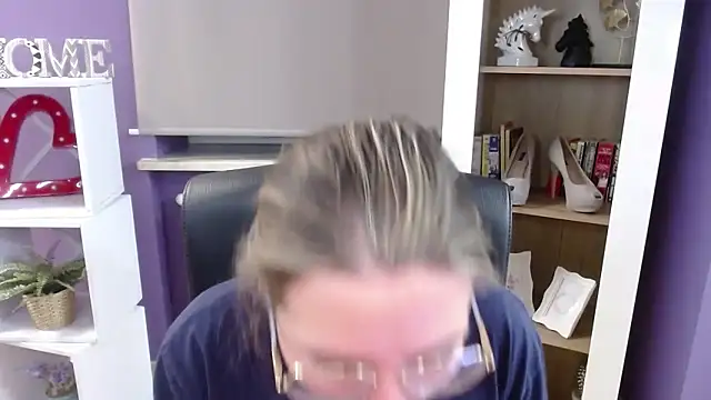 Zoey Erotic online show from November 18, 2025, 5:33 am