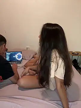 Snapshot of Bombuki chatting on December 31, 2024, 3:42 pm Bombuki online show from December 31, 2024, 3:42 pm