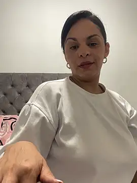 Snapshot of Kataliina chatting on May 13, 2026, 3:35 am Kataliina online show from May 13, 2026, 3:35 am