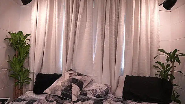 agatha collins  online show from November 20, 2025, 7:25 pm