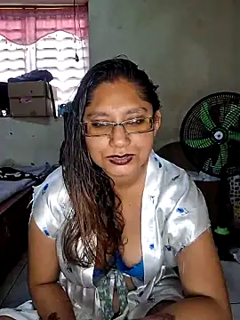 Snapshot of Sivanija_21 chatting on February 26, 2025, 4:27 pm Sivanija 21 online show from February 26, 2025, 4:27 pm