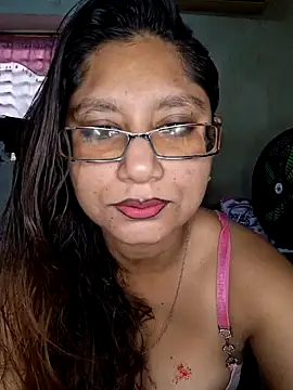 Snapshot of Sivanija_21 chatting on February 4, 2025, 6:06 pm Sivanija 21 online show from February 4, 2025, 6:06 pm
