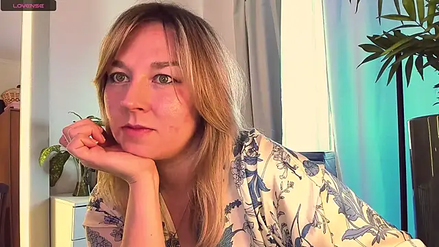 Snapshot of 5_in_one chatting on July 9, 2026, 4:24 am 5 in one online show from July 9, 2026, 4:24 am