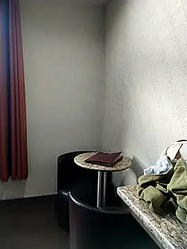 Snapshot of LaInsaciableIntensa chatting on January 18, 2026, 11:41 pm LaInsaciableIntensa online show from January 18, 2026, 11:41 pm