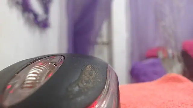 heyline milf online show from November 14, 2025, 3:26 pm