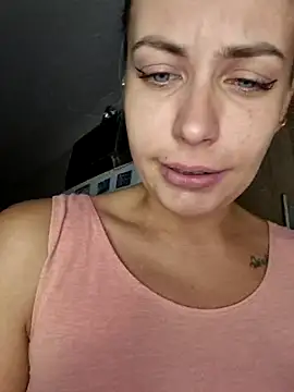 Snapshot of Keli_Jessi chatting on October 17, 2025, 6:10 pm Keli Jessi online show from October 17, 2025, 6:10 pm