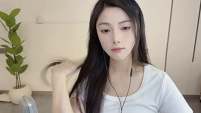 Snapshot of HaagenDazs_ chatting on March 19, 2025, 12:48 am HaagenDazs online show from March 19, 2025, 12:48 am