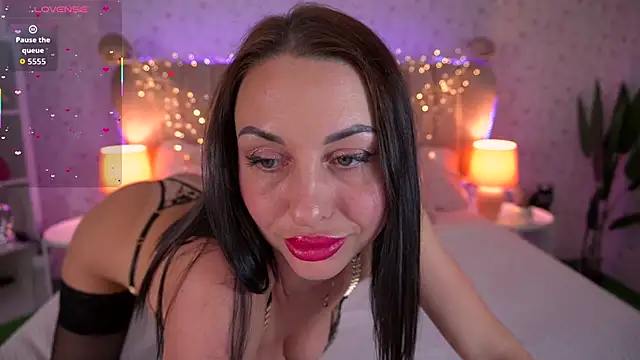 KristiiMax online show from November 1, 2025, 3:39 pm