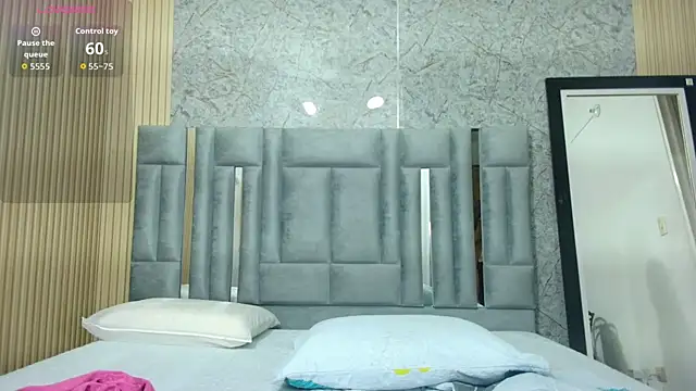 veronicaroose  online show from February 25, 2026, 12:49 pm