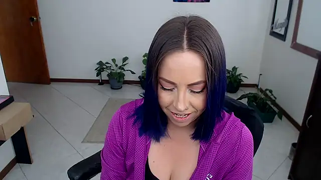 Snapshot of charlottezoe15 chatting on July 24, 2026, 6:15 pm charlottezoe15 online show from July 24, 2026, 6:15 pm