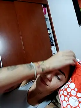 LunaZambrano online show from November 30, 2025, 4:08 pm