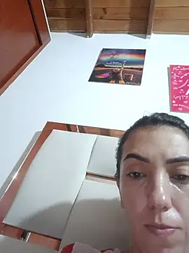LunaZambrano online show from May 20, 2026, 4:20 am