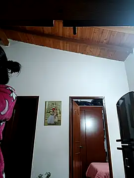 LunaZambrano online show from February 2, 2026, 1:32 pm