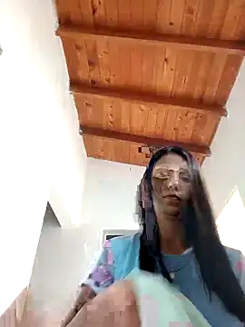 LunaZambrano online show from February 6, 2026, 12:56 pm