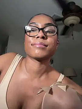 CandyLuxxxx online show from March 1, 2025, 12:07 am